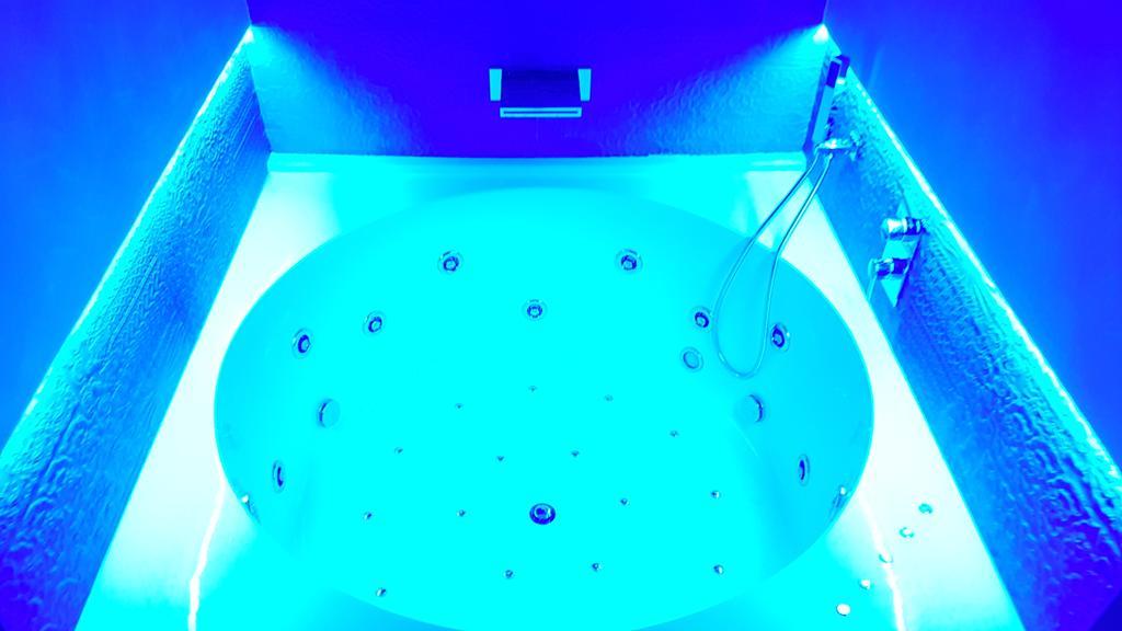 Studio with Spa Bath,415826937:JPEG